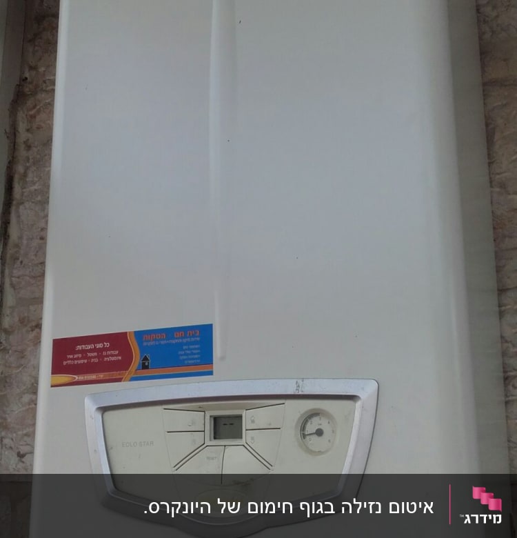דוד חימום מים עם לוח בקרה ומד לחץ